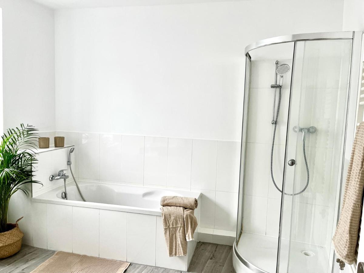 Design Apartment - Parking - Kingsize-Bett - 2X Bad - Zentrum Hannover Esterno foto